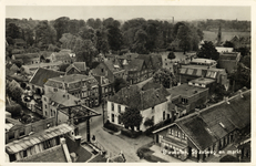 8579 Overzicht van het zuidoostelijke gedeelte van Breukelen vanaf de toren van de N.H.-kerk uit het noordwesten.